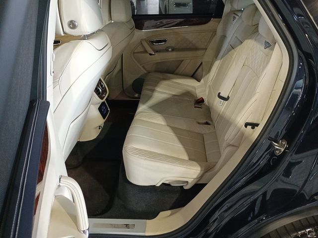 2017 Bentley Bentayga W12 AWD - 23006282 - 24