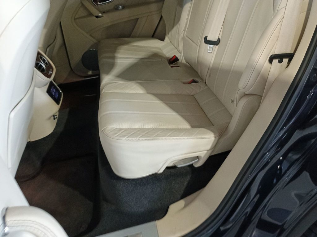 2017 Bentley Bentayga W12 AWD - 23006282 - 25