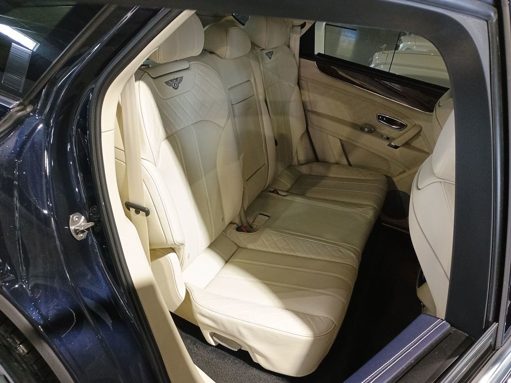 2017 Bentley Bentayga W12 AWD - 23006282 - 31