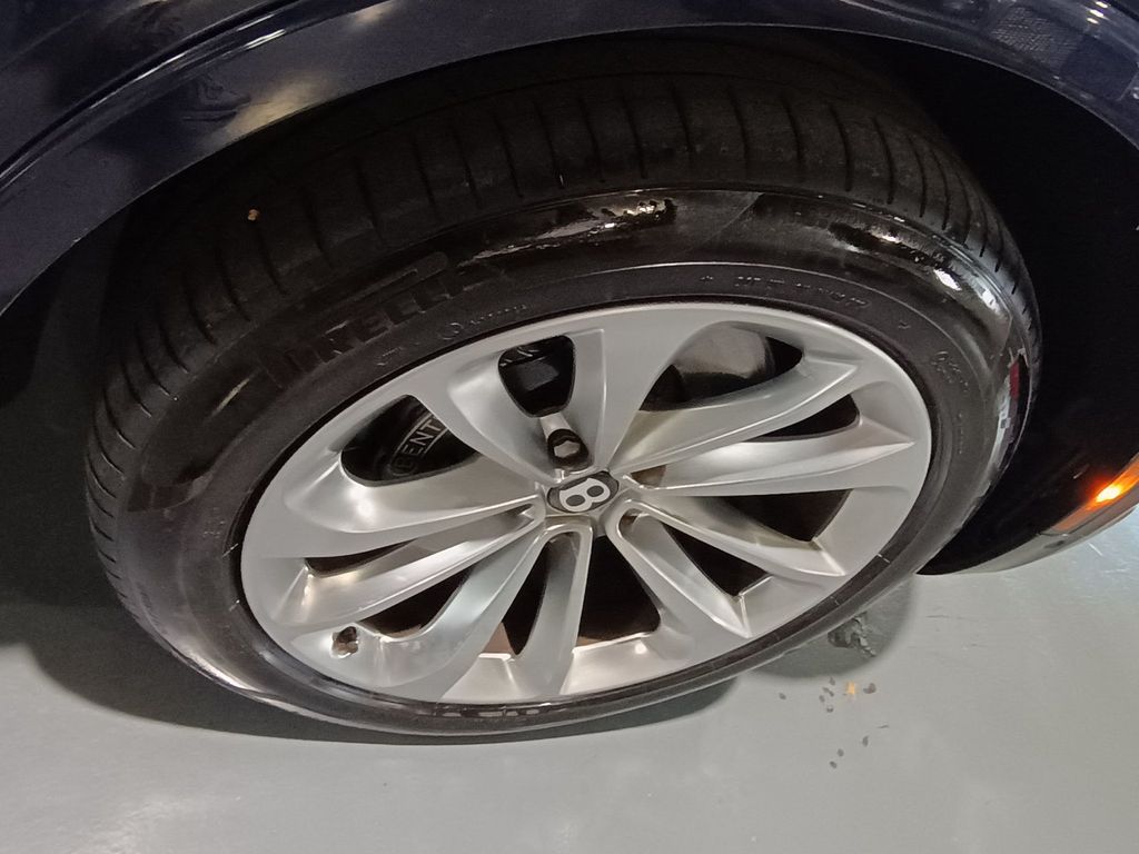 2017 Bentley Bentayga W12 AWD - 23006282 - 45