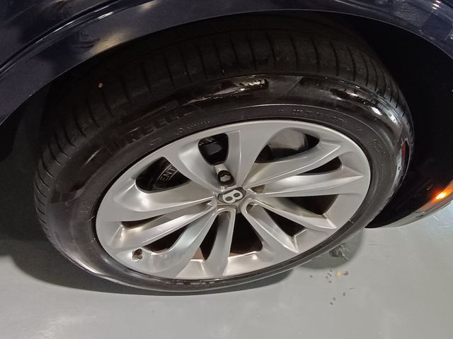 2017 Bentley Bentayga W12 AWD - 23006282 - 45