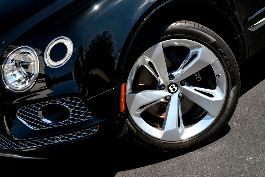 2017 Bentley Bentayga W12 AWD - 21944722 - 17