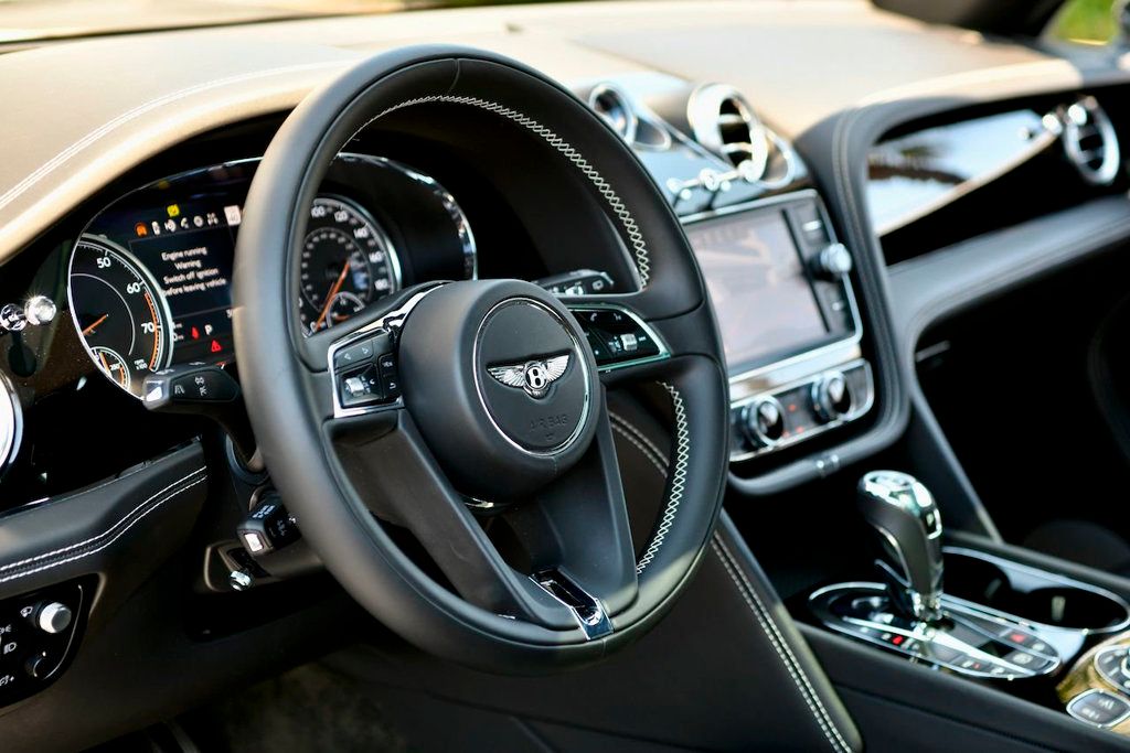 2017 Bentley Bentayga W12 AWD - 21944722 - 23