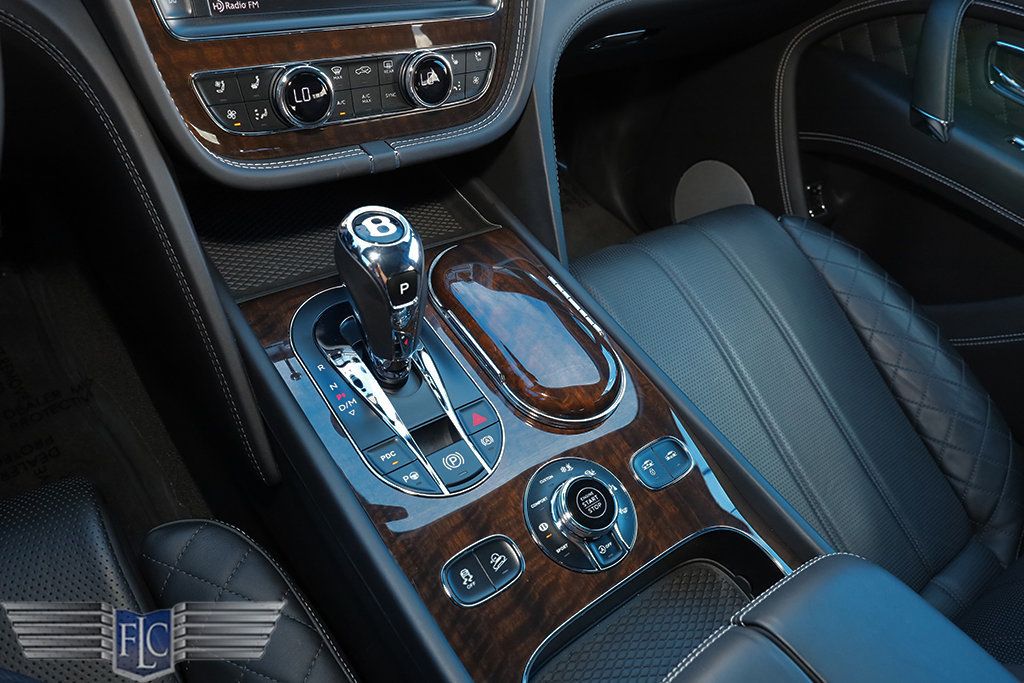 2017 Bentley Bentayga W12 AWD - 22995448 - 28