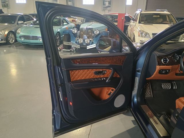 2017 Bentley Bentayga W12 AWD Clean Carfax Florida SUV - 22944060 - 11