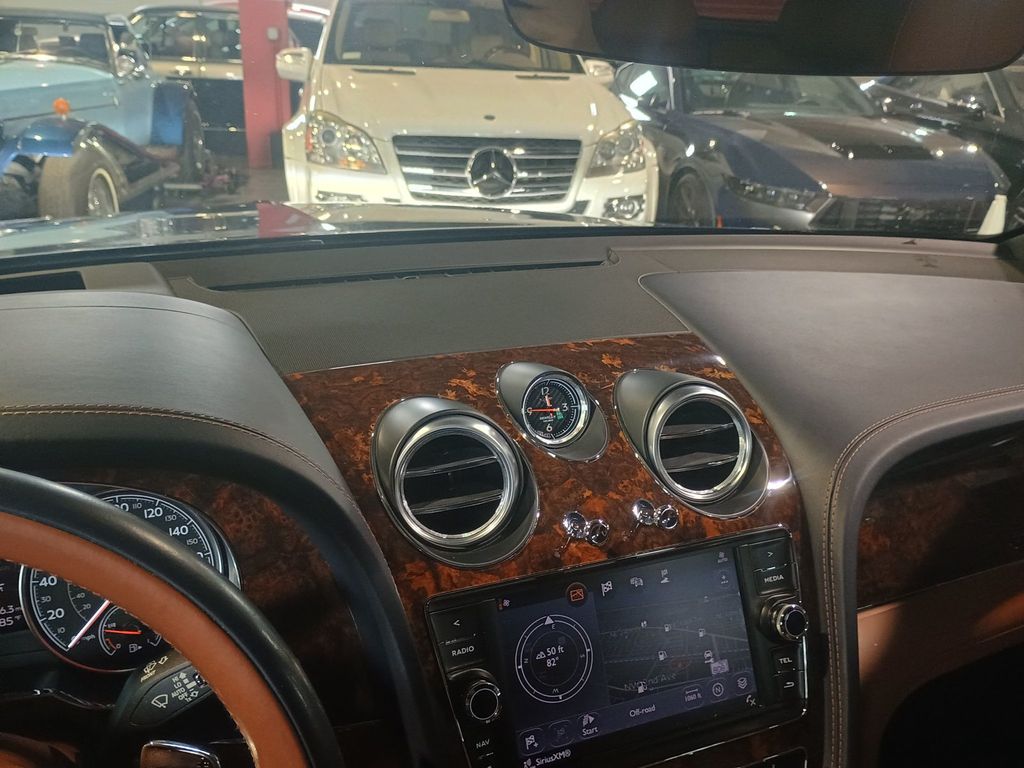 2017 Bentley Bentayga W12 AWD Clean Carfax Florida SUV - 22944060 - 19