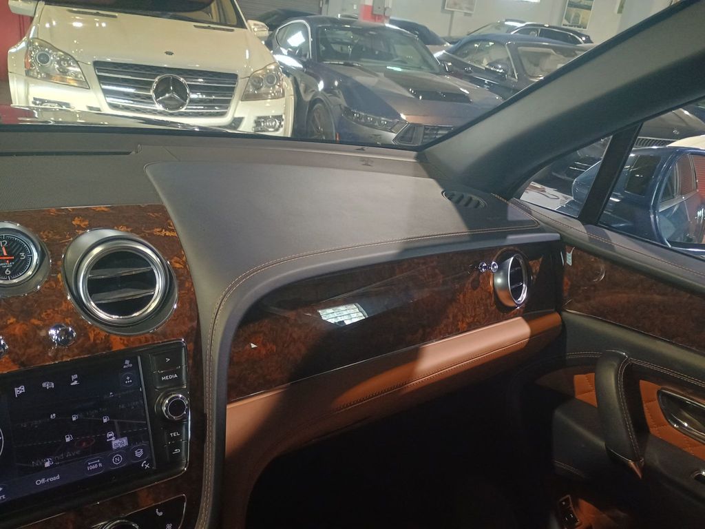 2017 Bentley Bentayga W12 AWD Clean Carfax Florida SUV - 22944060 - 20