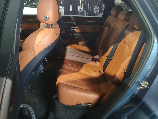 2017 Bentley Bentayga W12 AWD Clean Carfax Florida SUV - 22944060 - 26