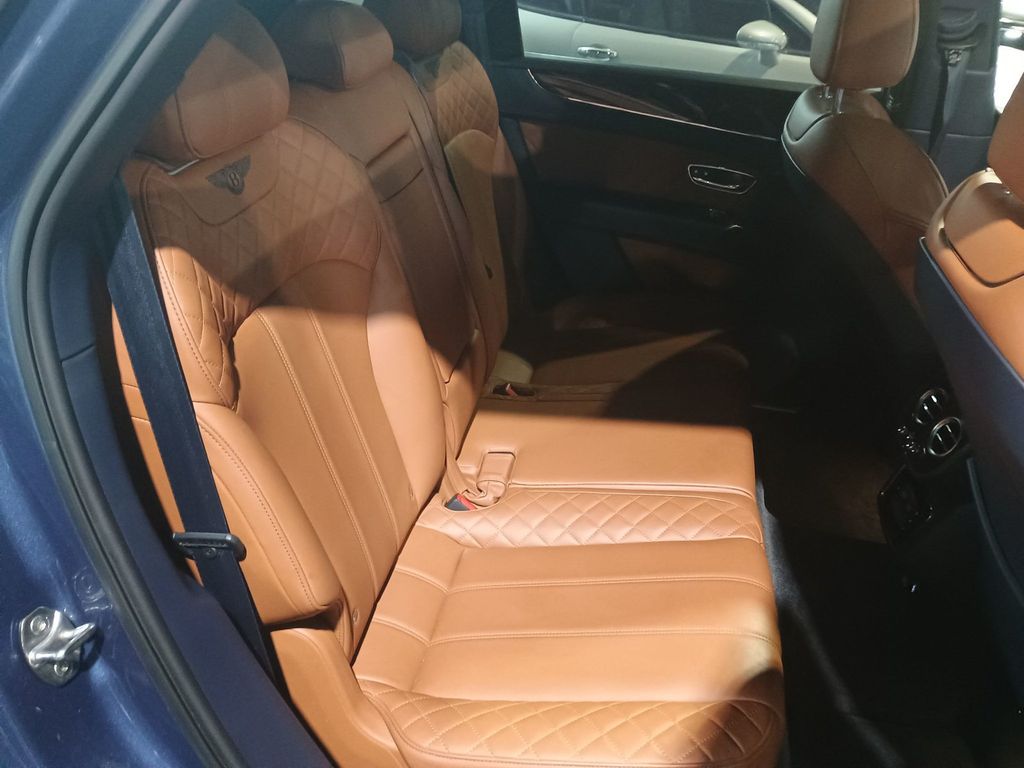 2017 Bentley Bentayga W12 AWD Clean Carfax Florida SUV - 22944060 - 27