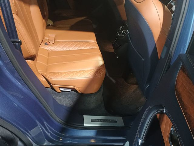 2017 Bentley Bentayga W12 AWD Clean Carfax Florida SUV - 22944060 - 28