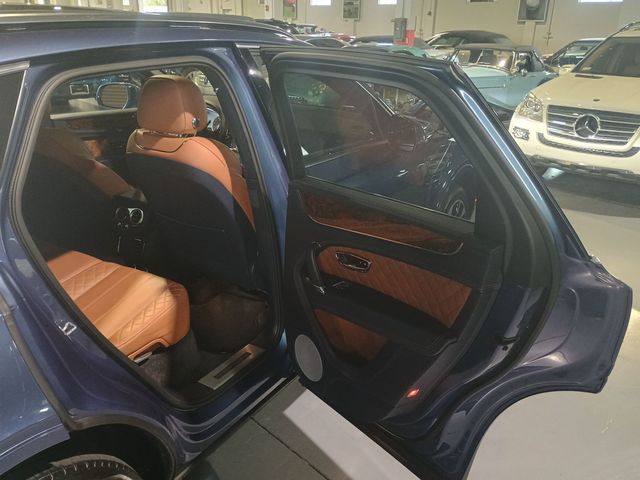 2017 Bentley Bentayga W12 AWD Clean Carfax Florida SUV - 22944060 - 31