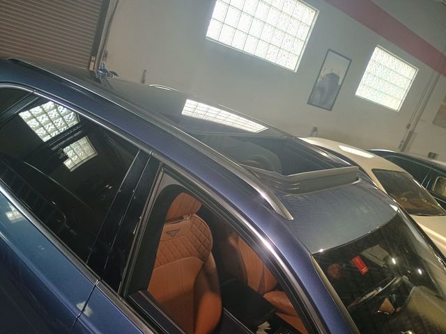 2017 Bentley Bentayga W12 AWD Clean Carfax Florida SUV - 22944060 - 37