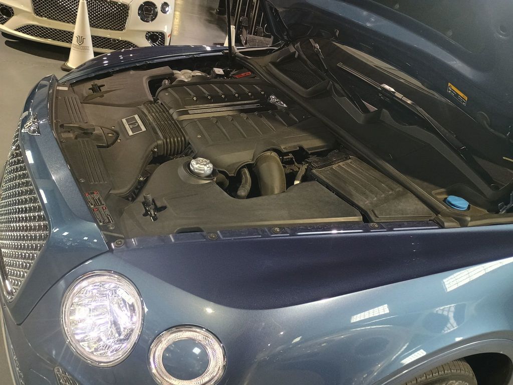 2017 Bentley Bentayga W12 AWD Clean Carfax Florida SUV - 22944060 - 41