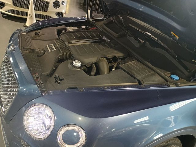 2017 Bentley Bentayga W12 AWD Clean Carfax Florida SUV - 22944060 - 41