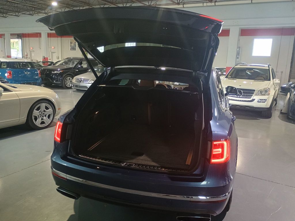 2017 Bentley Bentayga W12 AWD Clean Carfax Florida SUV - 22944060 - 44