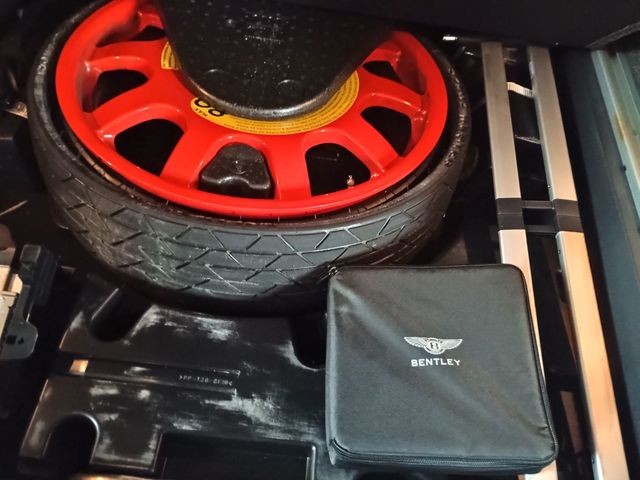 2017 Bentley Bentayga W12 AWD Clean Carfax Florida SUV - 22944060 - 47