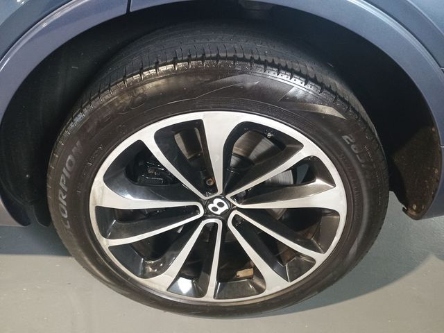 2017 Bentley Bentayga W12 AWD Clean Carfax Florida SUV - 22944060 - 50