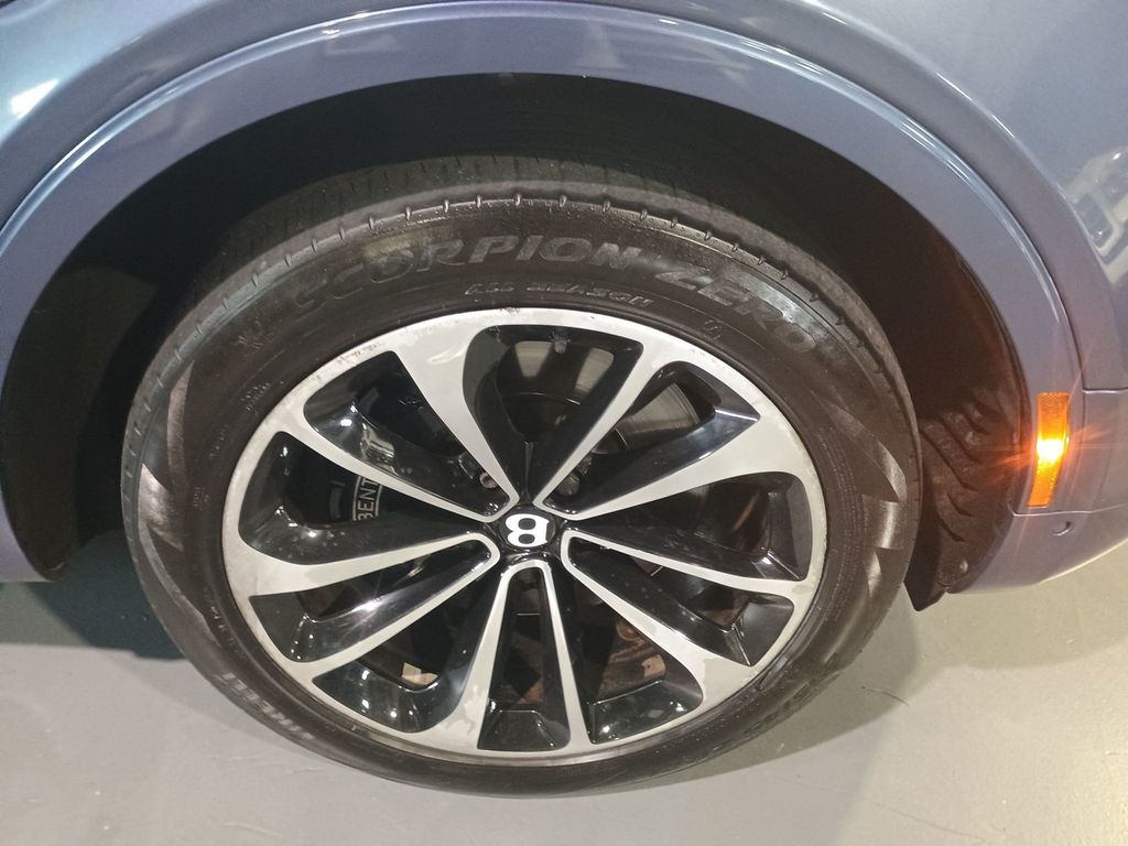 2017 Bentley Bentayga W12 AWD Clean Carfax Florida SUV - 22944060 - 52