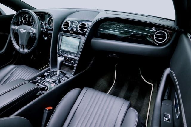2017 Bentley CONTINENTAL V8-S CV * ONLY 7,825 MILES...Rare V8-S GTC!! - 21676510 - 26