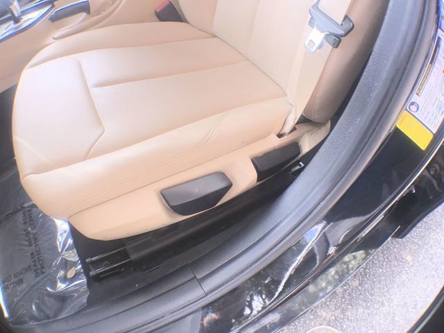 2017 BMW 3 Series 320i - 22918028 - 12