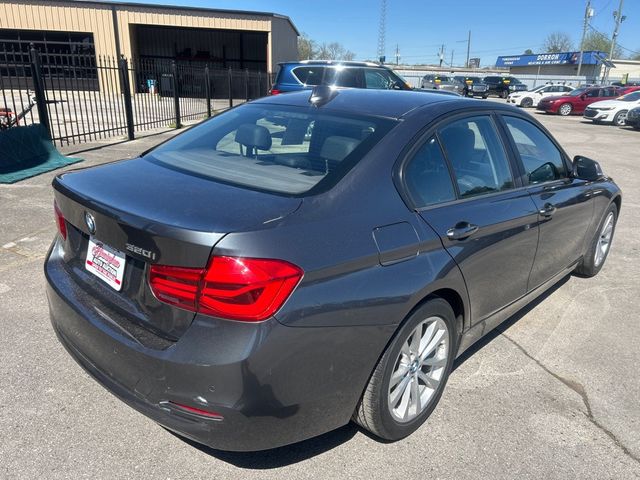 2017 BMW 3 Series 320i - 22999896 - 3