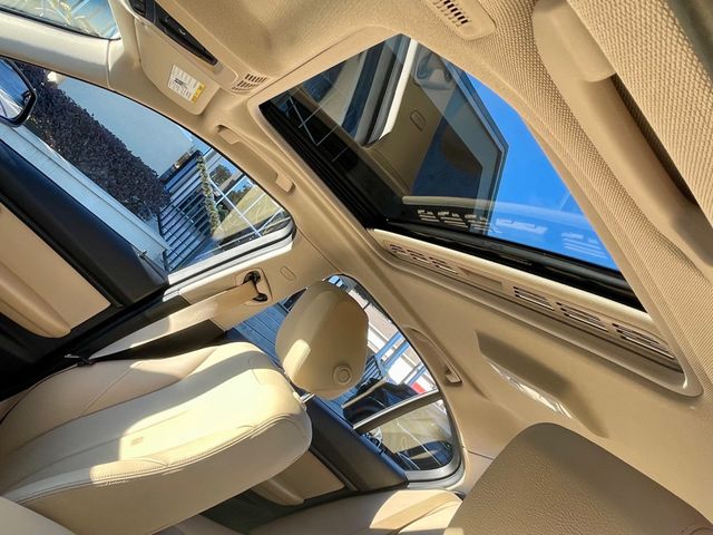 2017 BMW 3 Series 320i - 22954132 - 12