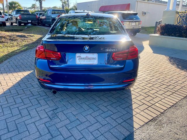 2017 BMW 3 Series 320i - 22954132 - 3