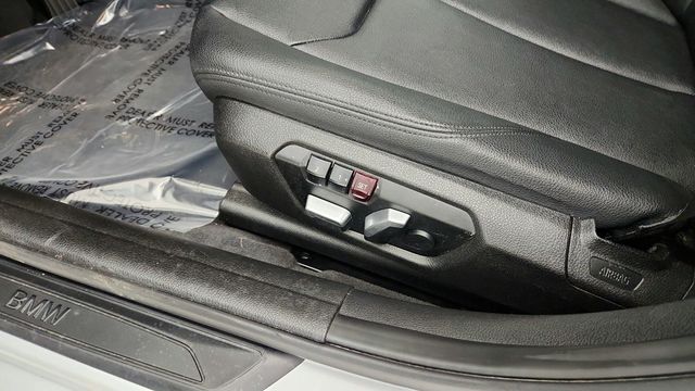 2017 BMW 3 Series 320i - 22947880 - 11