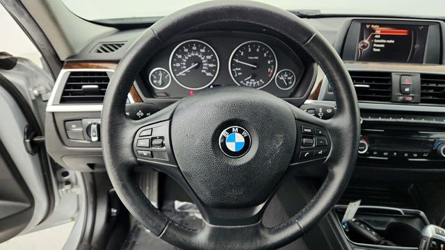 2017 BMW 3 Series 320i - 22947880 - 13