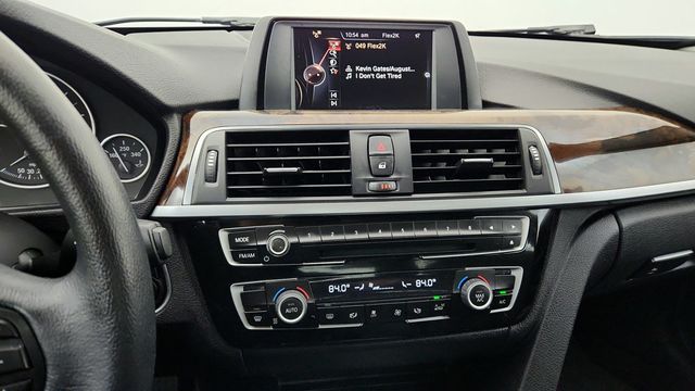 2017 BMW 3 Series 320i - 22947880 - 17