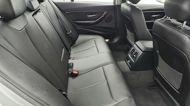 2017 BMW 3 Series 320i - 22947880 - 23