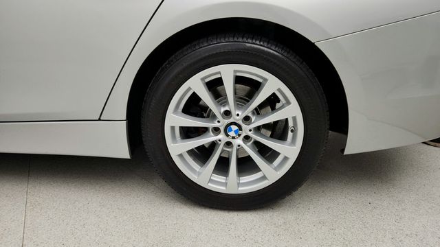 2017 BMW 3 Series 320i - 22947880 - 8