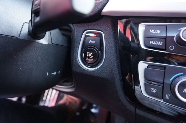 2017 BMW 3 Series 320i, PREMIUM WHEELS, LEATHER SEATS, PUSH BUTTON START - 23008193 - 22