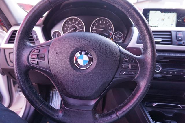2017 BMW 3 Series 320i, PREMIUM WHEELS, LEATHER SEATS, PUSH BUTTON START - 23008193 - 25