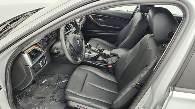 2017 BMW 3 Series 320i Sedan with Premium and Driver Assistance Packages - 22947880 - 20