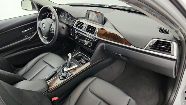 2017 BMW 3 Series 320i Sedan with Premium and Driver Assistance Packages - 22947880 - 25