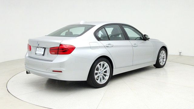 2017 BMW 3 Series 320i Sedan with Premium and Driver Assistance Packages - 22947880 - 4