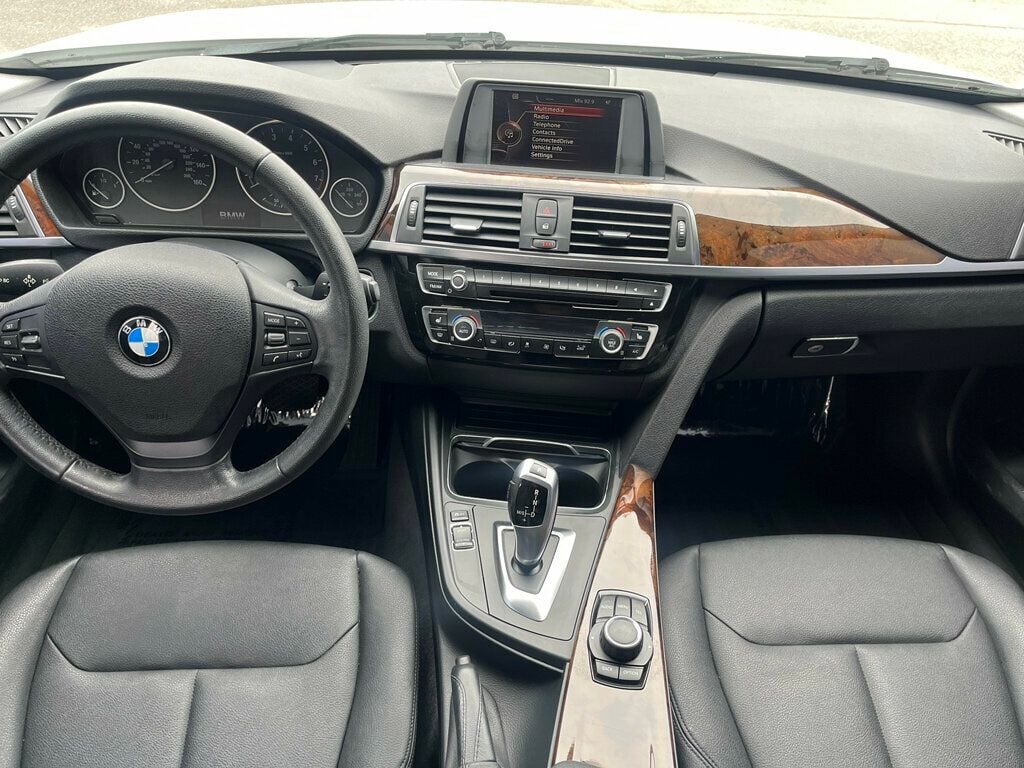 2017 BMW 3 Series 320i xDrive - 22766784 - 19