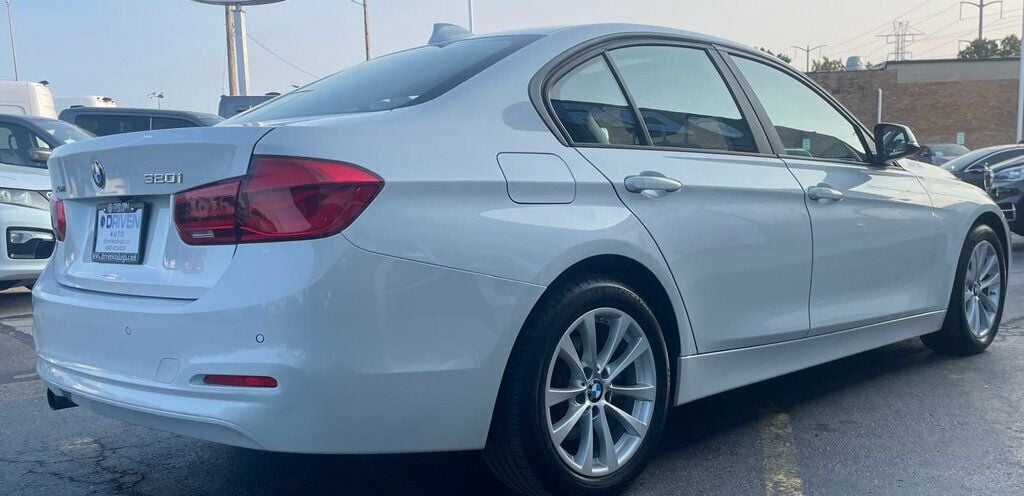 2017 BMW 3 Series 320i xDrive - 22586349 - 9