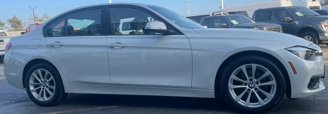 2017 BMW 3 Series 320i xDrive - 22586349 - 11