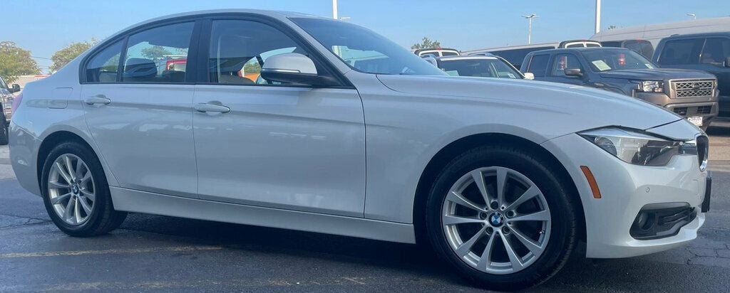 2017 BMW 3 Series 320i xDrive - 22586349 - 12