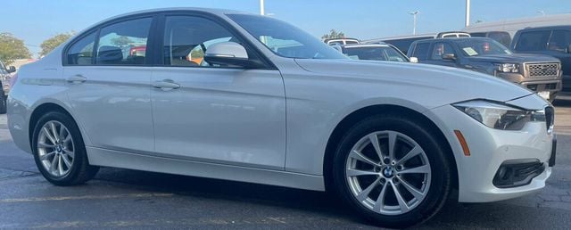 2017 BMW 3 Series 320i xDrive - 22586349 - 12