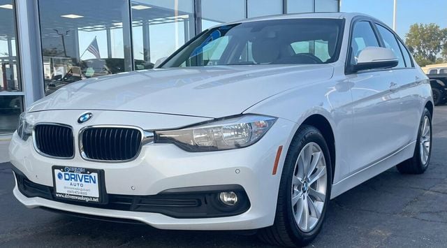 2017 BMW 3 Series 320i xDrive - 22586349 - 37