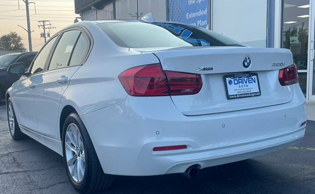 2017 BMW 3 Series 320i xDrive - 22586349 - 5