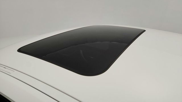 2017 BMW 3 Series 320i xDrive Sedan with Moonroof and Heated Front Seats - 22954481 - 9