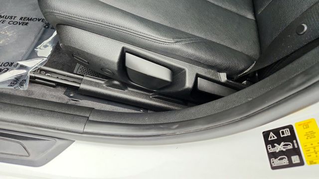 2017 BMW 3 Series 320i xDrive Sedan with Moonroof and Heated Front Seats - 22954481 - 11