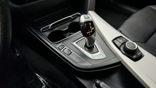 2017 BMW 3 Series 320i xDrive Sedan with Moonroof and Heated Front Seats - 22954481 - 16