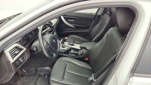 2017 BMW 3 Series 320i xDrive Sedan with Moonroof and Heated Front Seats - 22954481 - 19