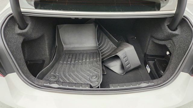 2017 BMW 3 Series 320i xDrive Sedan with Moonroof and Heated Front Seats - 22954481 - 21