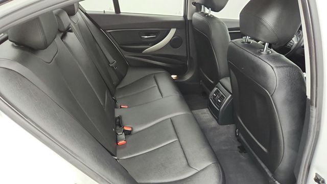 2017 BMW 3 Series 320i xDrive Sedan with Moonroof and Heated Front Seats - 22954481 - 22